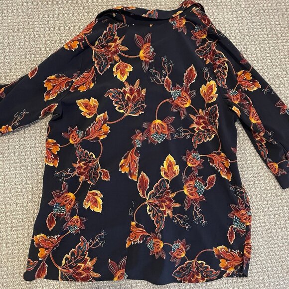 Catherines Top Womens 0x 14/16W Navy Blue Floral Button Front Lightweight Blouse - Picture 3 of 5